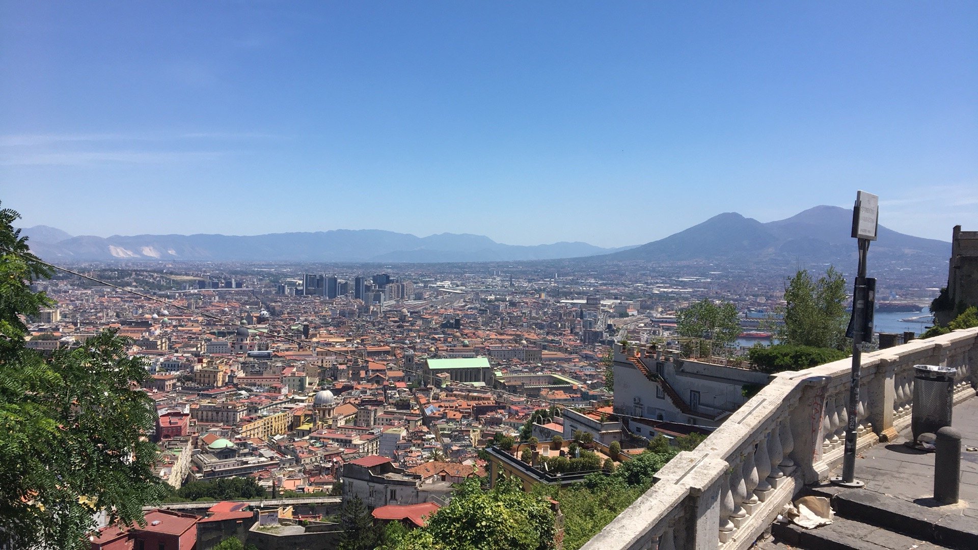 Napoli, biểu tượng của phóng khoáng kiểu Ý