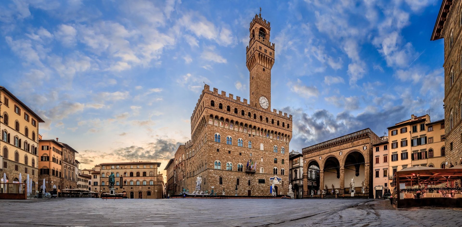 Toàn cảnh Quảng trường Piazza della Signoria (Nguồn ảnh: Fani kurti)