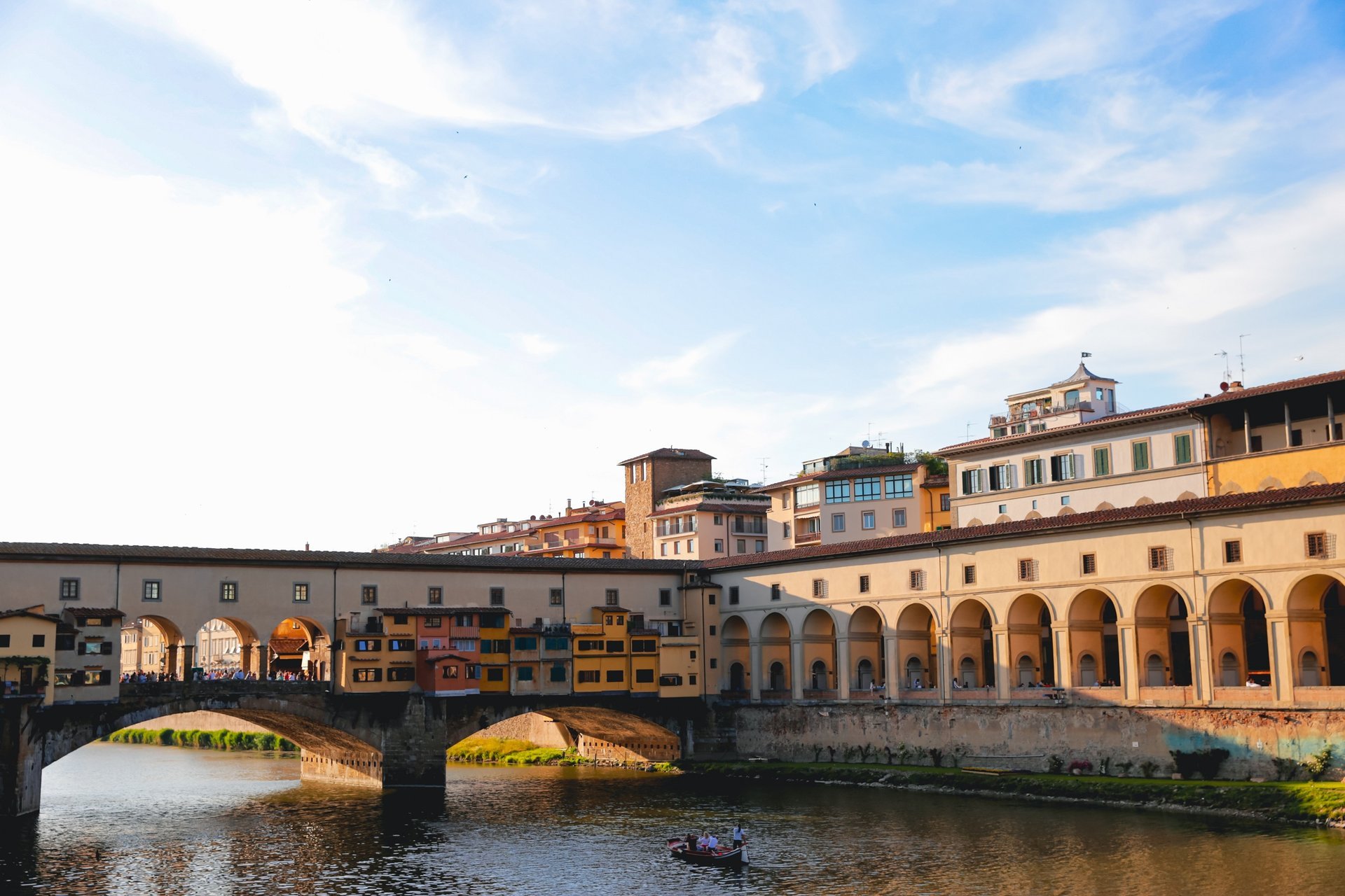 Ponte Vecchio trong thời khắc cuối ngày đầy lãng đãng