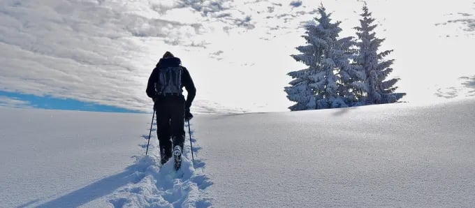 © Jack Carrot/Jura Tourism  —  Snowshoeing in the Jura.