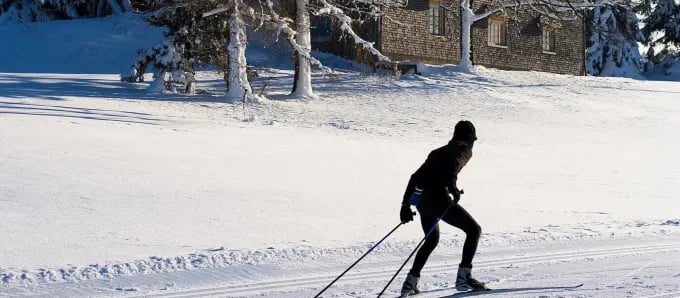 © Stéphane Godin/Jura Tourism  —  Cross-country skiing in Jura