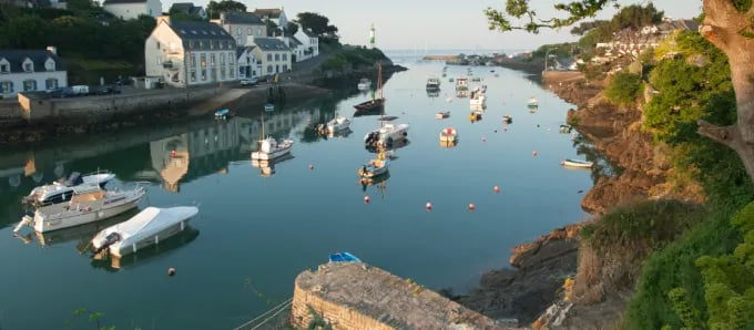 © Emmanuel BERTHIER / Tourisme Bretagne  —  Clohars-Carnoet, port of Doelan at dawn.