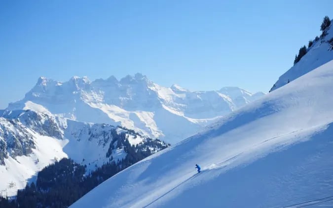 © V. Thiébaud  —  Heliski, ski tour or free ride: there are so many ways to enjoy the fresh white snow at Châtel this winter!