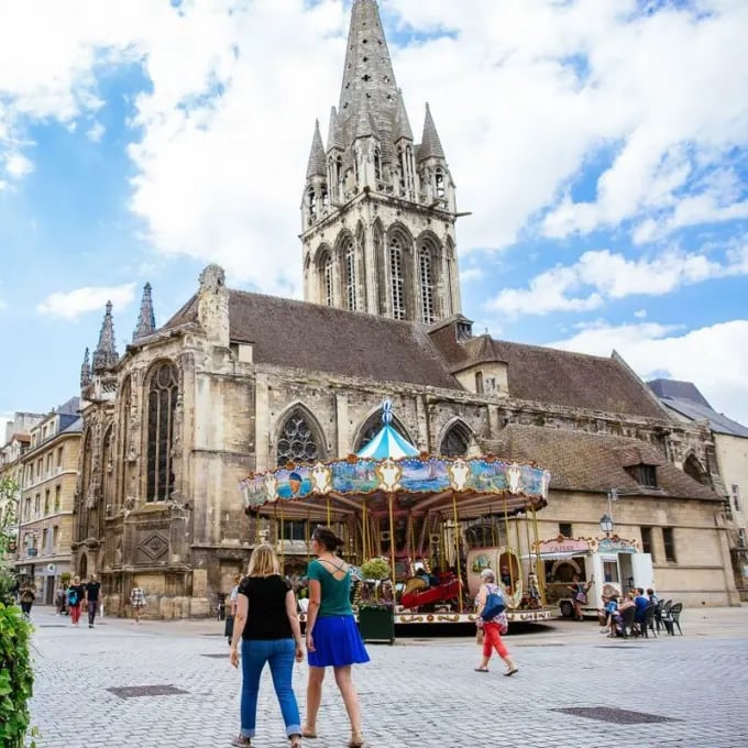 © Caen Office de Tourisme et des Congrès  —  Shopping in downtown Caen, Church Saint Sauveur Caen