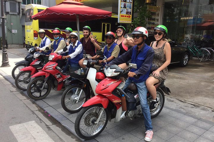 Hue Food Tour by Walking or Cyclo or Motorbike with Driver