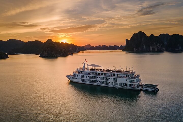 Paradise Elegance Cruise 2 days 1 night Halong Bay Tour