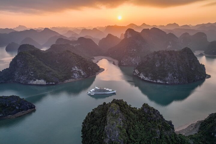 2 Days 1 Night Discovery Halong Lan Ha Bay Group for 2 adults