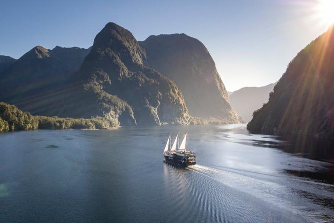 3 Day Doubtful Sound Overnight Cruise and Glowworm Tour from Queenstown