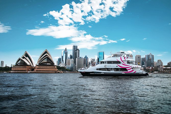 Cruise Sydney Harbour in style including all-inclusive Dinner