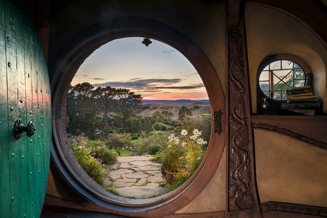 Hobbiton Day Tour from Rotorua with lunch at Hobbiton